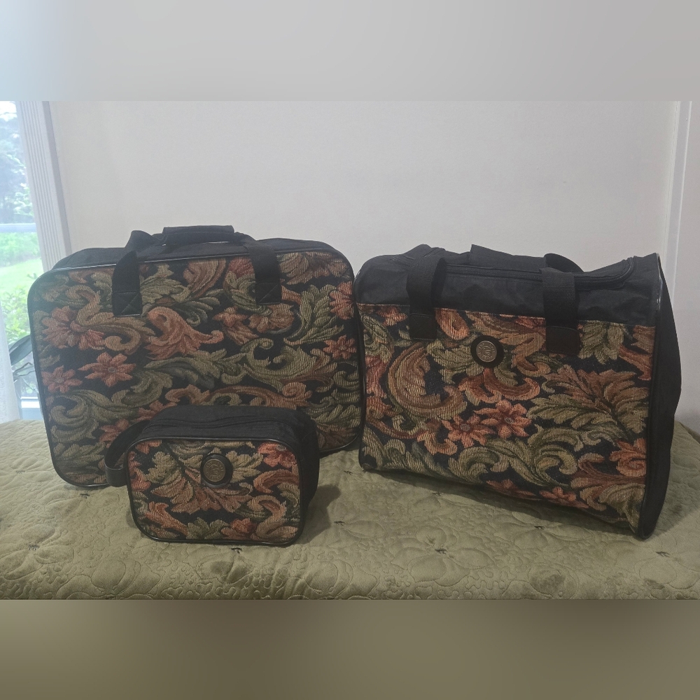 Black and Green Travel Bags with Elegant Design